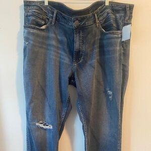 Silver Jean Co. Boyfriend 5 pocket distressed jeans, size 24